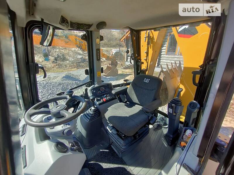 Экскаватор погрузчик Caterpillar 428F2 2018 в Киеве