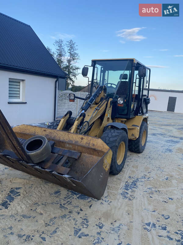 Фронтальный погрузчик Caterpillar 906 2005 в Львове