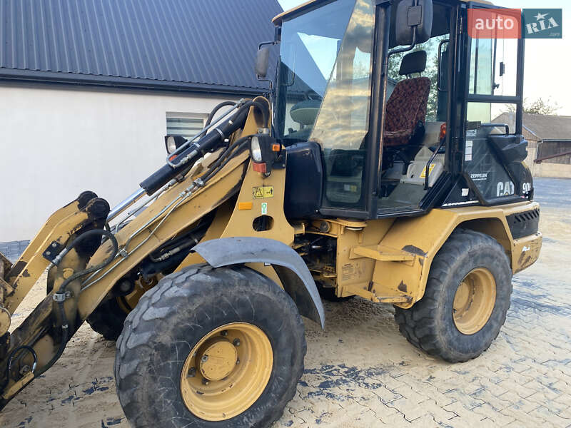 Фронтальный погрузчик Caterpillar 906 2005 в Львове