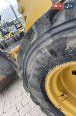 Фронтальный погрузчик Caterpillar 908 2011 в 
