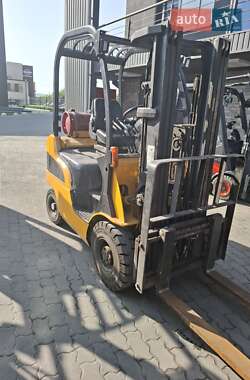 Вилочний навантажувач Caterpillar CAT 2005 в Золочеві