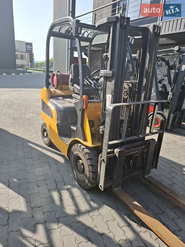Вилочный погрузчик Caterpillar CAT 2005 в Золочеве