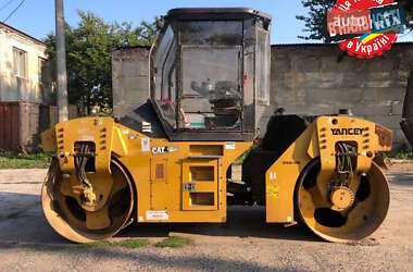 Дорожній каток Caterpillar CB 2012 в Києві