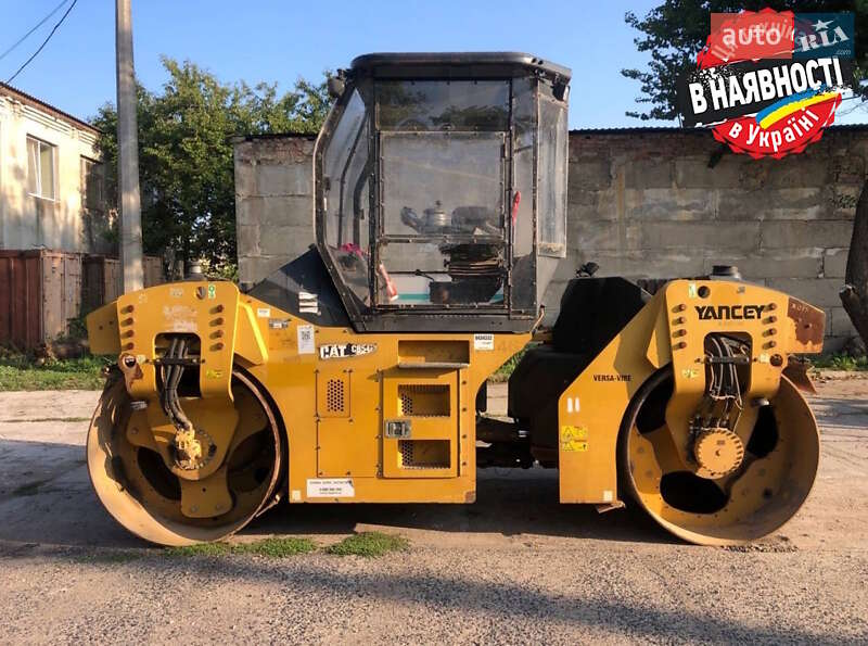 Дорожный каток Caterpillar CB 2012 в 