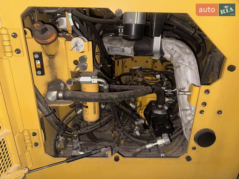 Дорожный каток Caterpillar CB 2021 в Днепре