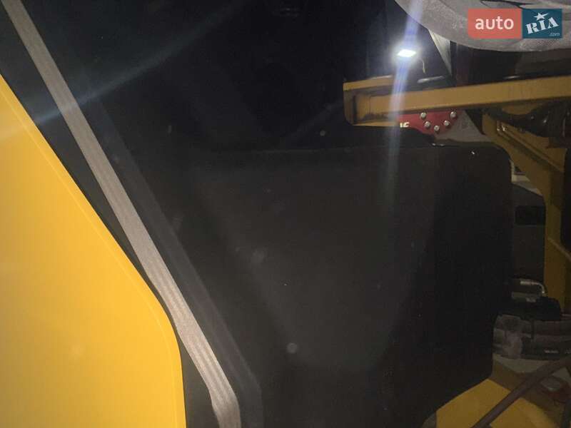 Дорожный каток Caterpillar CB 2021 в Днепре