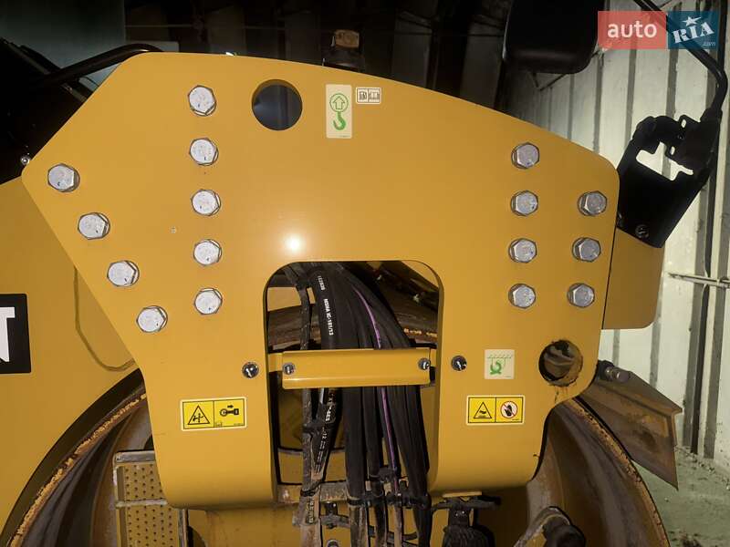 Дорожный каток Caterpillar CB 2021 в Днепре