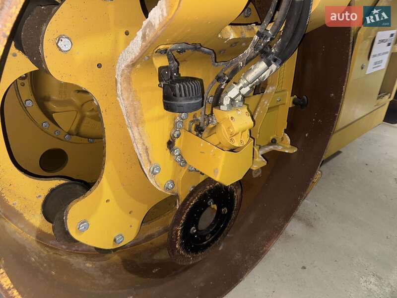 Дорожный каток Caterpillar CB 2021 в Днепре