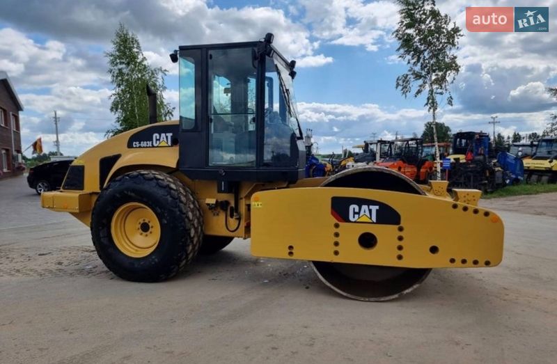 Каток грунтовый Caterpillar CS 2008 в Одессе