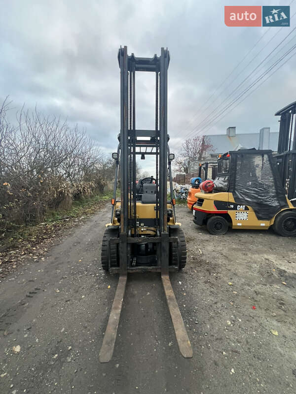 Вилочный погрузчик Caterpillar GP 2017 в Тернополе