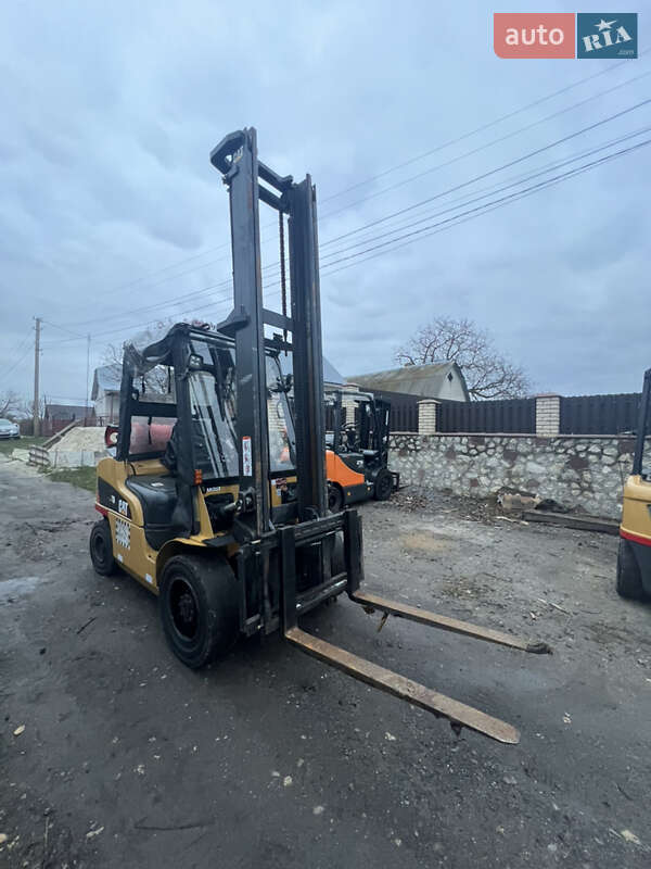 Вилочный погрузчик Caterpillar GP 2017 в Тернополе