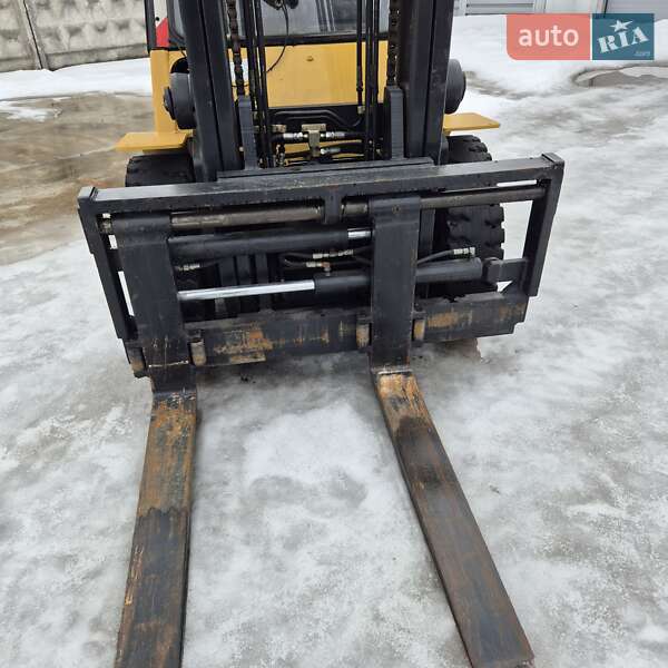 Вилочний навантажувач Caterpillar GP 2008 в Пустомитах
