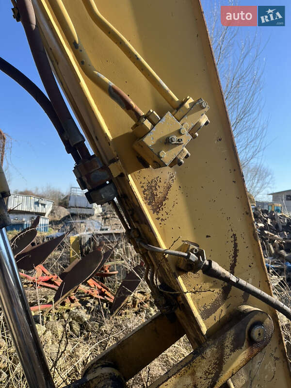 Колесный экскаватор Caterpillar M312 2001 в Косове