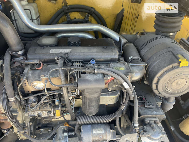 Телескопический погрузчик Caterpillar TH 414 2012 в Киеве