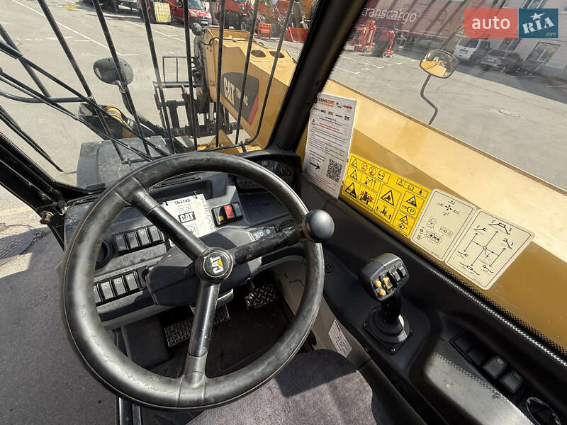 Телескопічні навантажувачі Caterpillar TH 414 2015 в Києві фото 11 Телескопічні навантажувачі Caterpillar TH 414 2015 в Києві