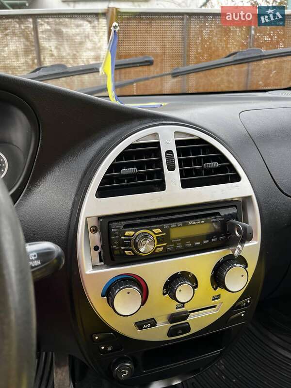 Хетчбек Chana Benni 2008 в Ужгороді