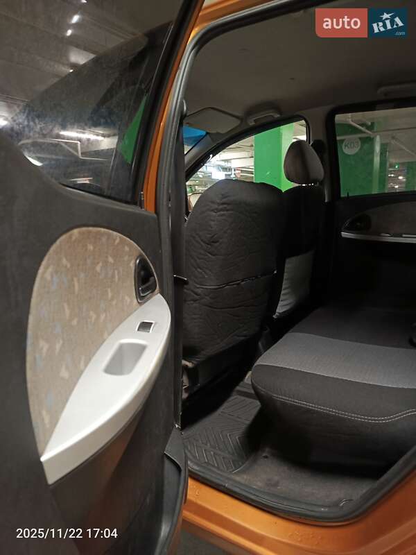 Хетчбек Chana Benni 2008 в Ужгороді