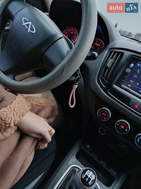 Седан Chery E5 2014 в Самборі