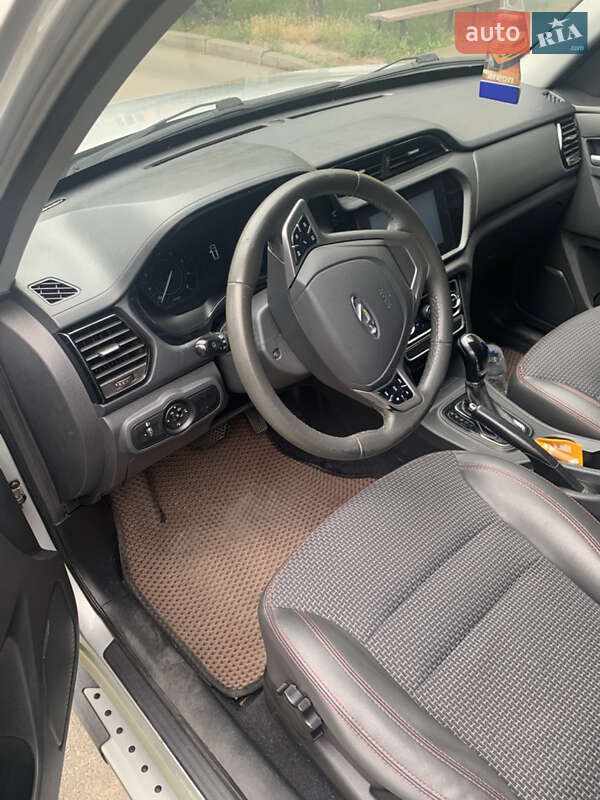 Внедорожник / Кроссовер Chery Tiggo 3 2017 в Киеве