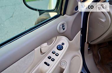 Седан Chevrolet Alero 2000 в 
