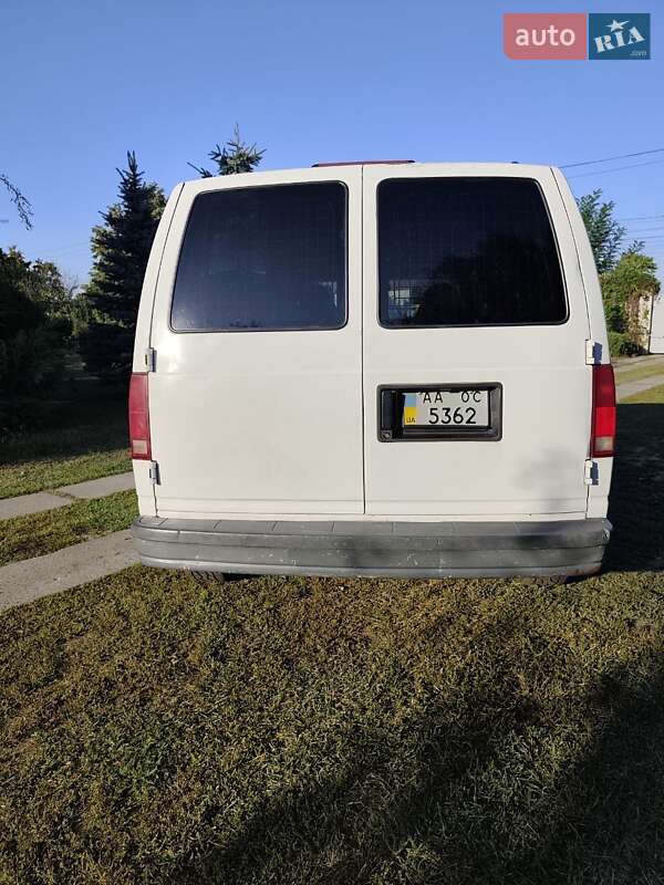 Минивэн Chevrolet Astro 1999 в Погребах