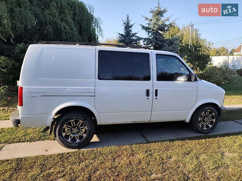 Минивэн Chevrolet Astro 1999 в Погребах