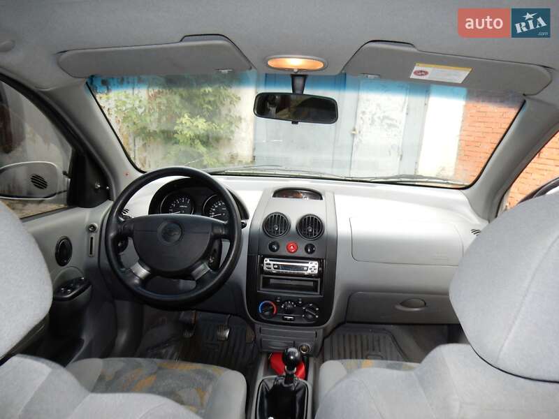 Хэтчбек Chevrolet Aveo 2005 в Днепре