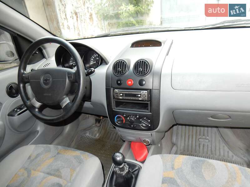 Хэтчбек Chevrolet Aveo 2005 в Днепре