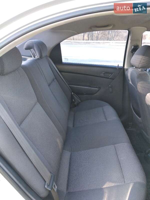 Седан Chevrolet Aveo 2007 в Києві