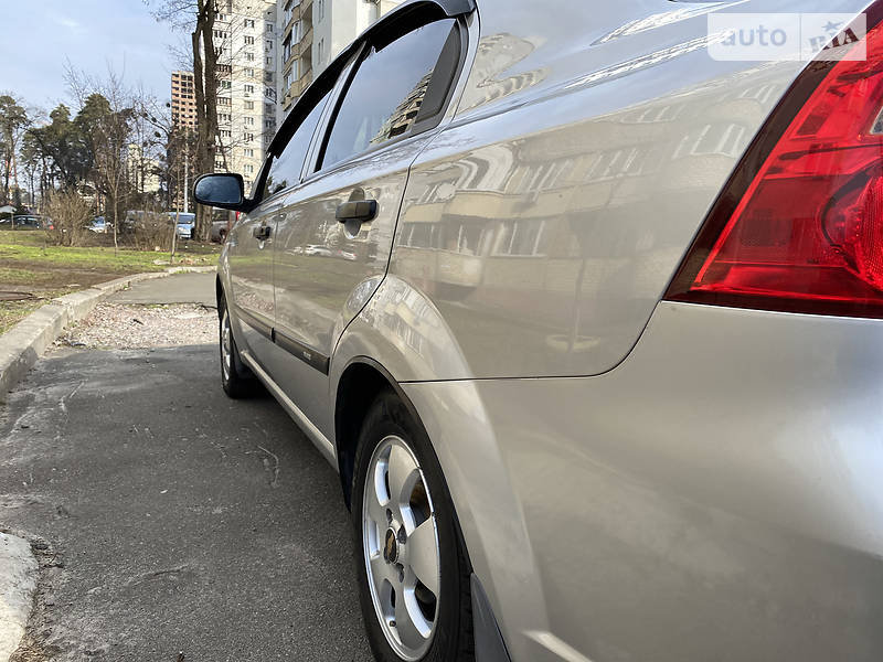 Седан Chevrolet Aveo 2006 в Киеве