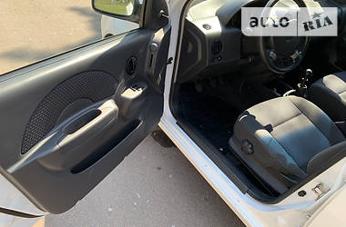 Хетчбек Chevrolet Aveo 2005 в 