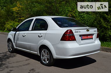 Седан Chevrolet Aveo 2010 в Рівному