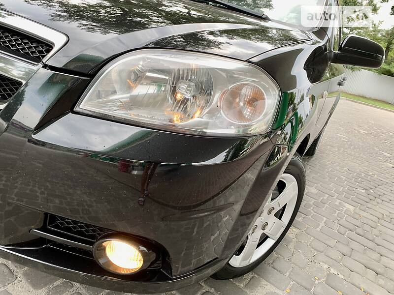 Седан Chevrolet Aveo 2011 в Дніпрі