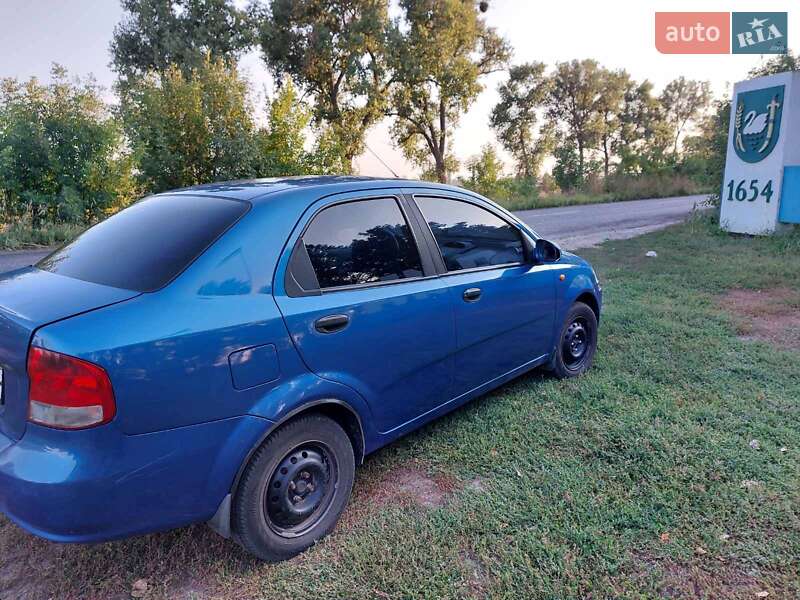 Седан Chevrolet Aveo 2005 в Лебедині