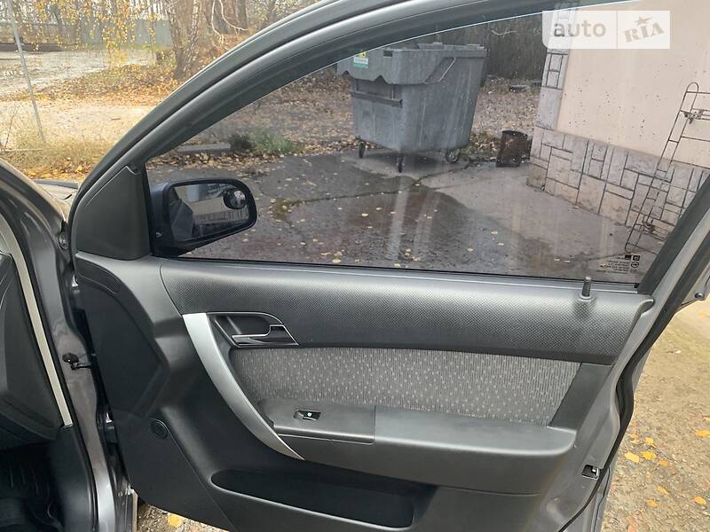 Седан Chevrolet Aveo 2011 в Кривом Роге