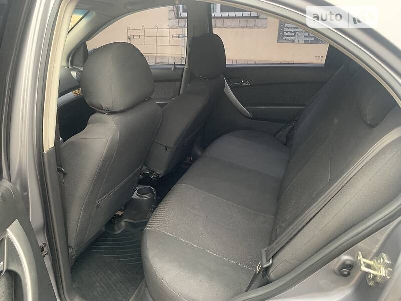 Седан Chevrolet Aveo 2011 в Кривом Роге