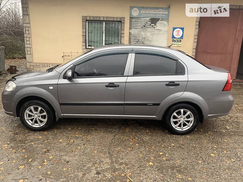 Седан Chevrolet Aveo 2011 в Кривом Роге