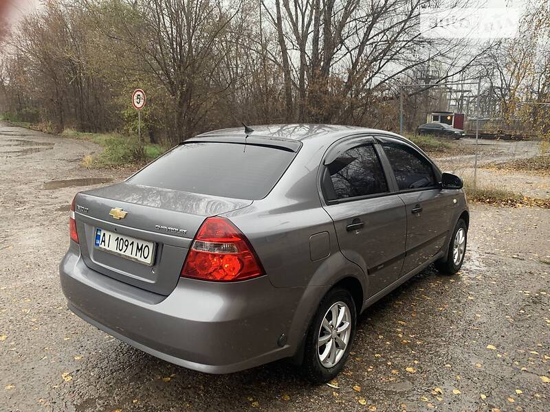 Седан Chevrolet Aveo 2011 в Кривом Роге