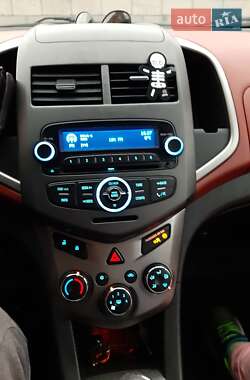 Седан Chevrolet Aveo 2011 в Києві