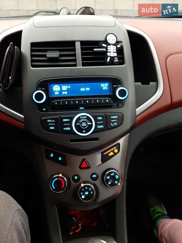 Седан Chevrolet Aveo 2011 в Києві