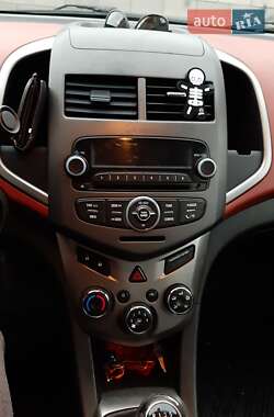 Седан Chevrolet Aveo 2011 в Києві