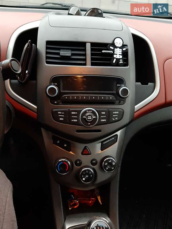 Седан Chevrolet Aveo 2011 в Києві