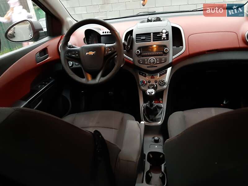 Седан Chevrolet Aveo 2011 в Києві