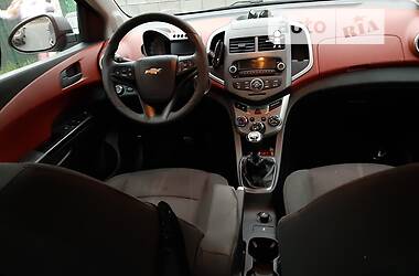 Седан Chevrolet Aveo 2011 в Києві