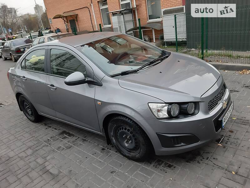 Седан Chevrolet Aveo 2011 в Києві