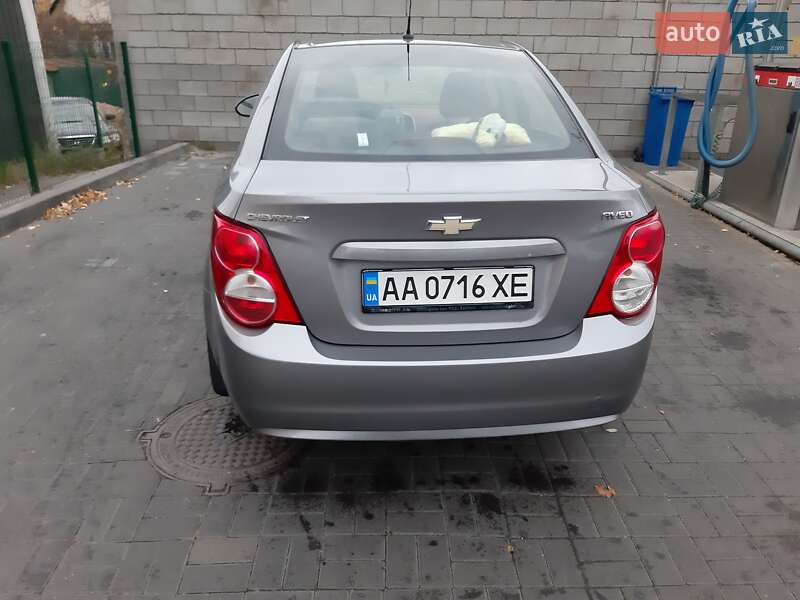 Седан Chevrolet Aveo 2011 в Києві