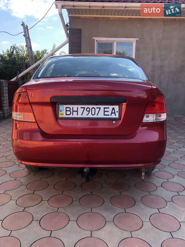 Седан Chevrolet Aveo 2004 в Ізмаїлі