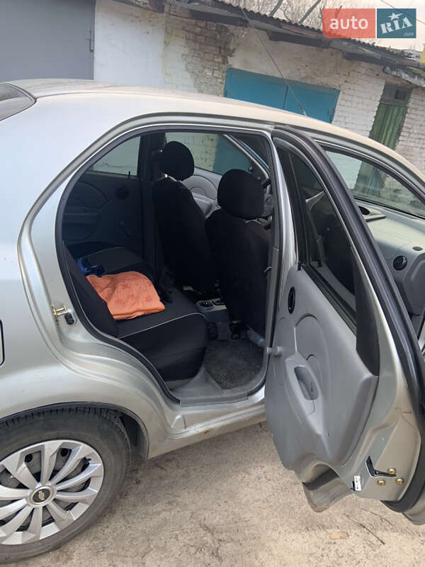 Седан Chevrolet Aveo 2005 в Днепре