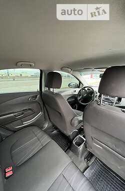 Седан Chevrolet Aveo 2012 в Хусте