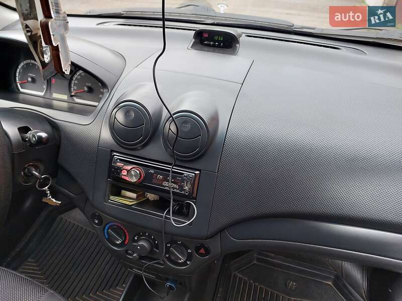 Седан Chevrolet Aveo 2009 в Кривому Розі